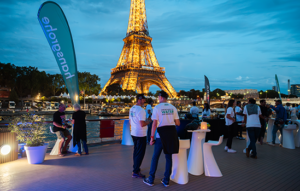 Escale au pied de la Tour Eiffel