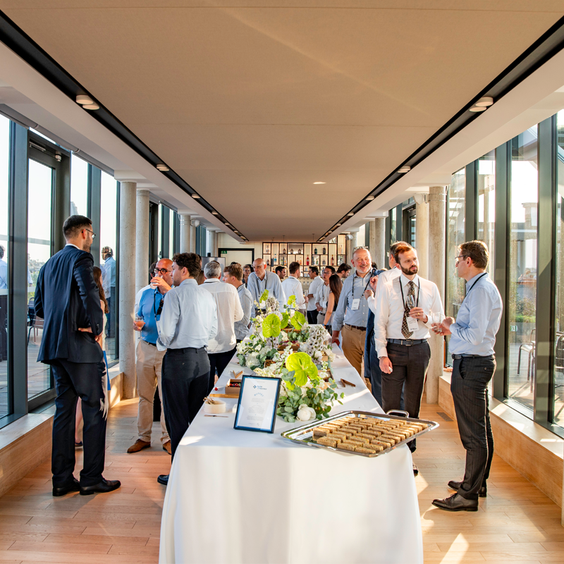 Cocktail d'entreprise sur un rooftop à Paris pour Kepler Cheuvreux