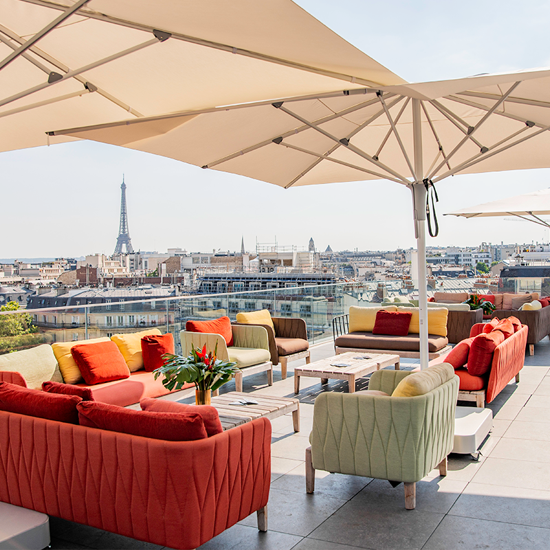 Afterwork tech sur un rooftop à Paris avec vue sur la tour Eiffel