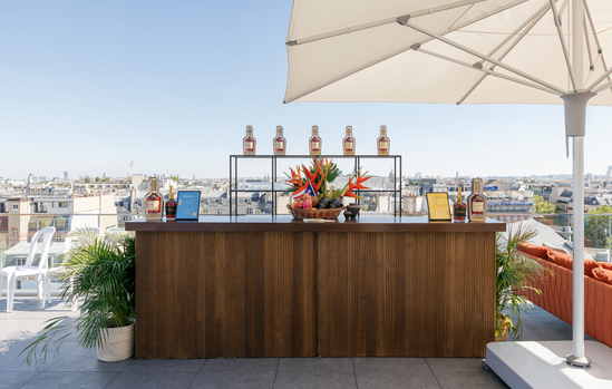 Bar Hennessy dressé sur le Rooftop Saint-Honoré
