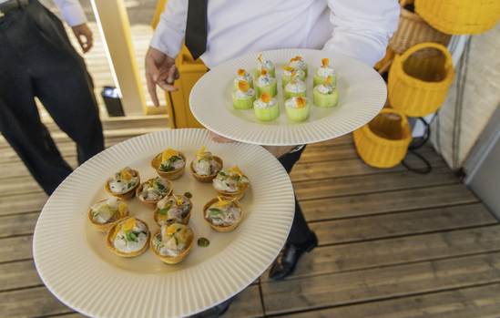 Canapés servis pendant le cocktail du dîner Pearltrees
