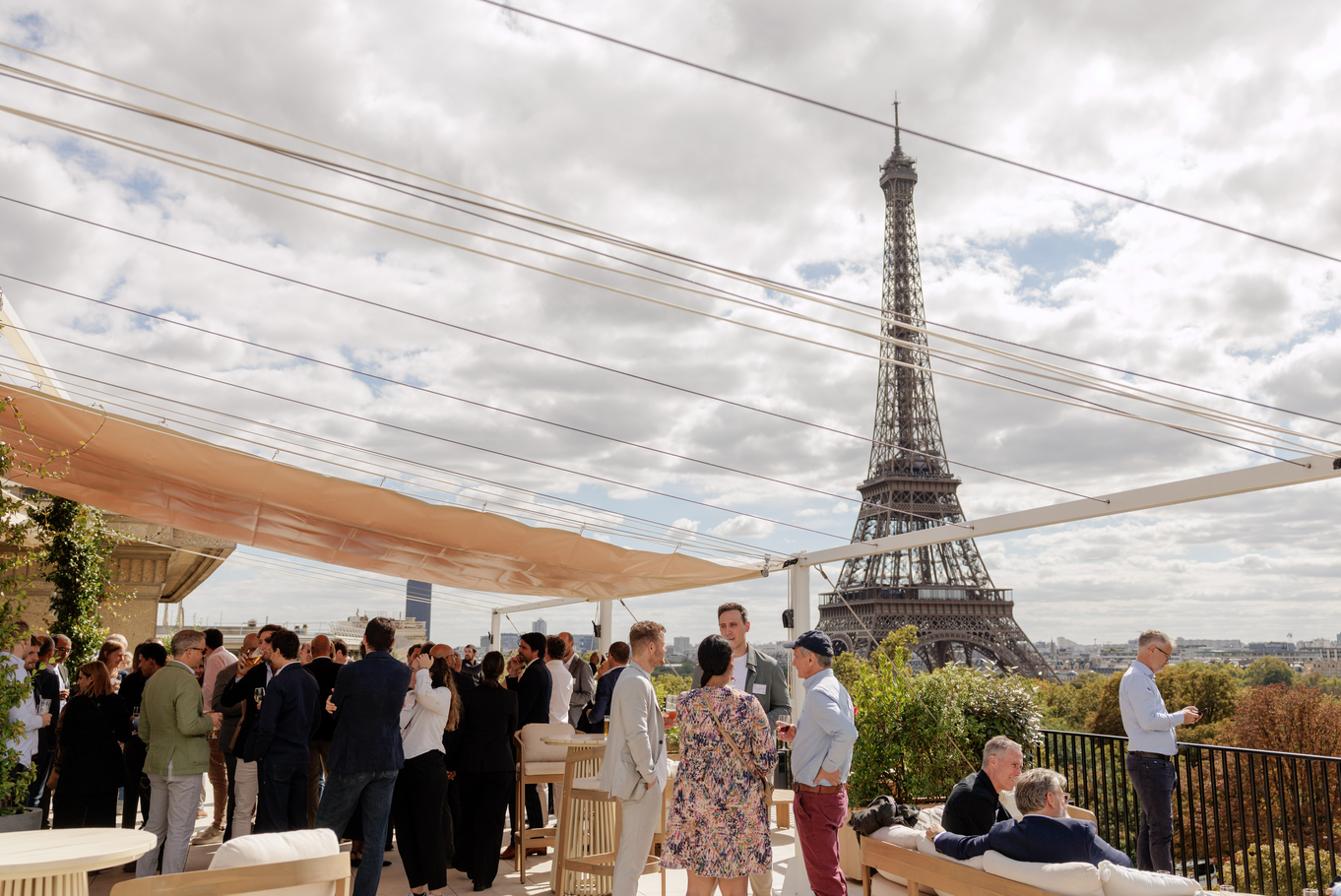 Cocktail Allfast Shipping sur le Rooftop Trocadéro face à la tour Eiffel