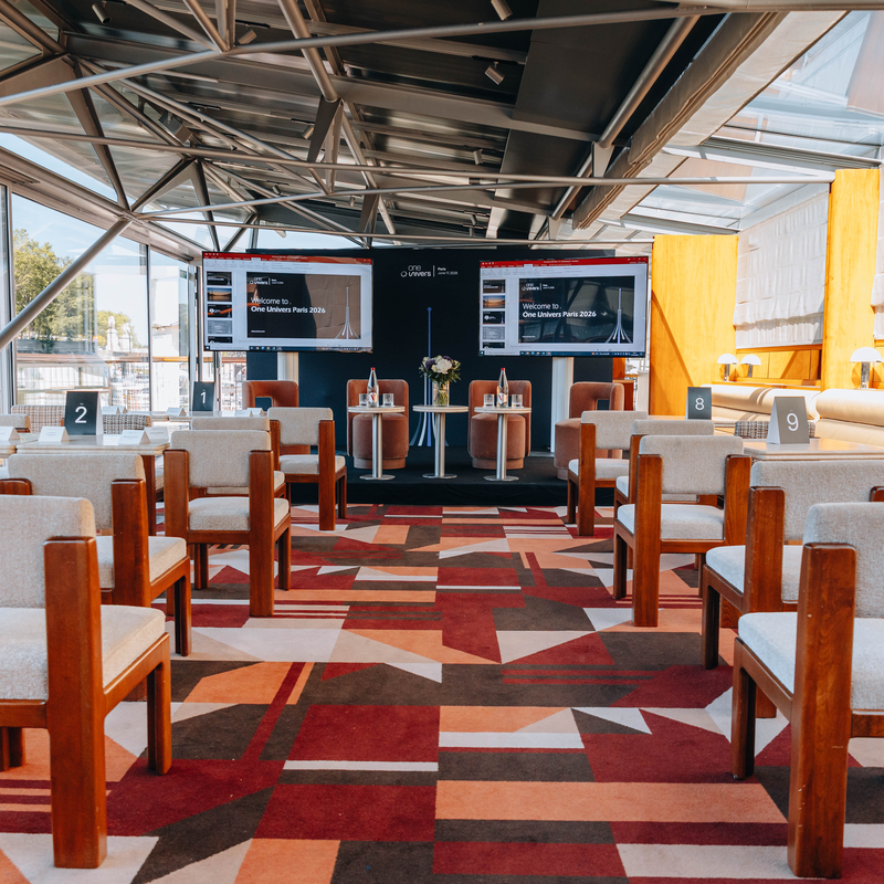 Conférence d'entreprise aménagée sur la Barge Eiffel à Paris