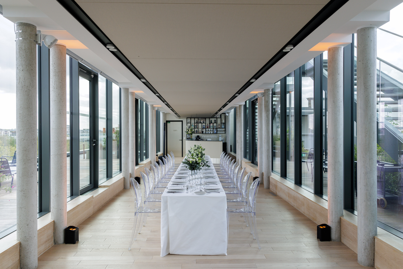 Dîner d'anniversaire d'entreprise sur un rooftop à Paris pour les 50 ans d'Acer