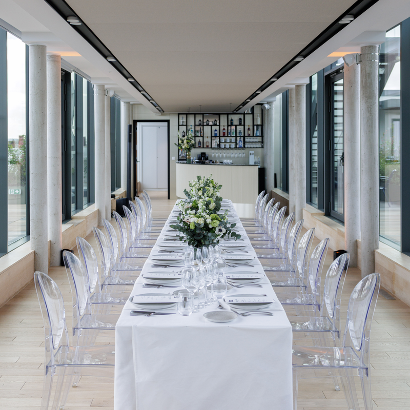 Dîner d'anniversaire d'entreprise sur un rooftop à Paris pour les 50 ans d'Acer