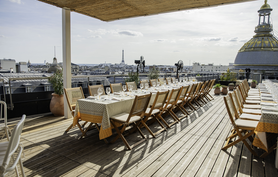Table du dîner d'entreprise sur le Dôme Haussmann