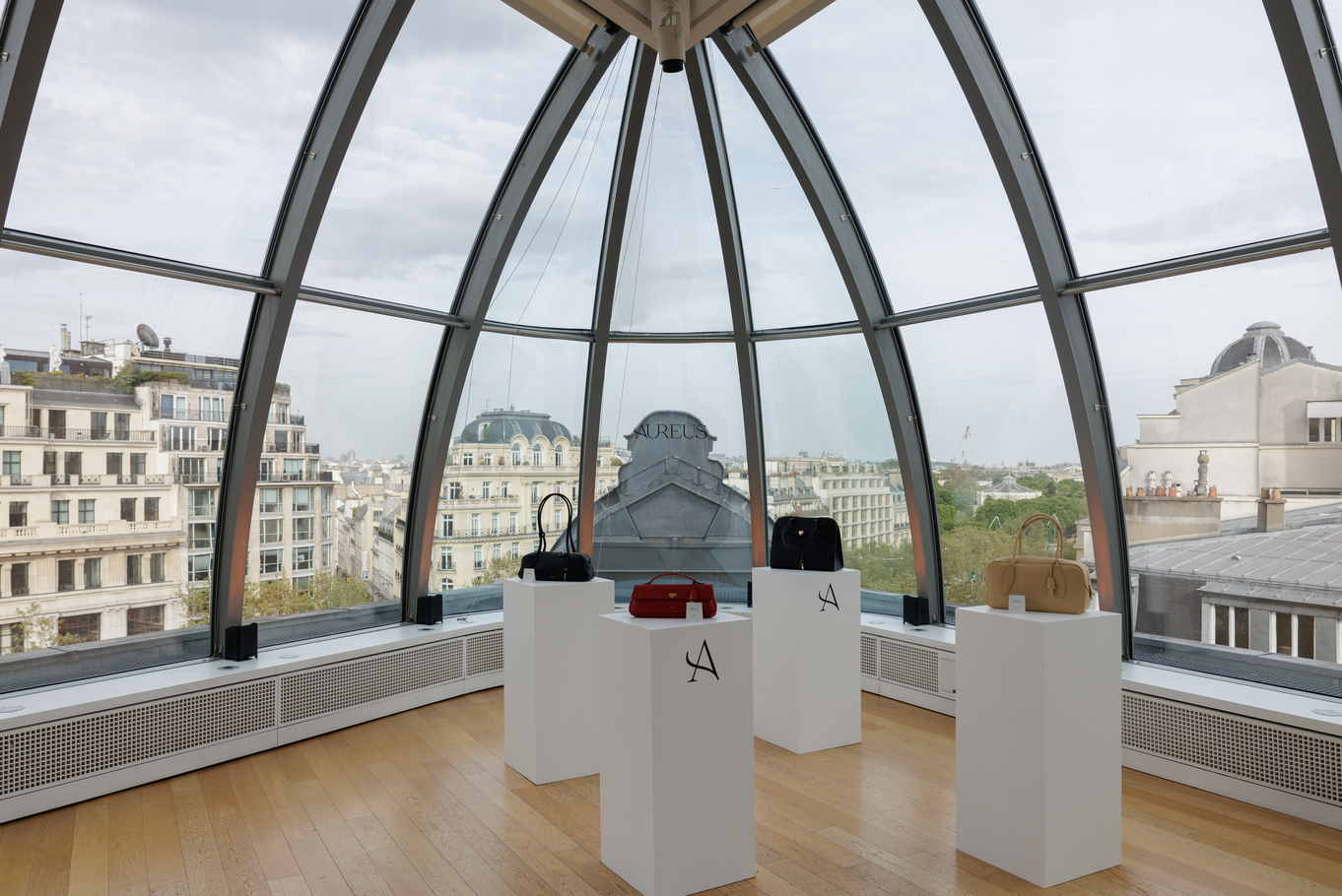 Lancement de la marque de maroquinerie Aureus au Dôme des Champs-Élysées à Paris