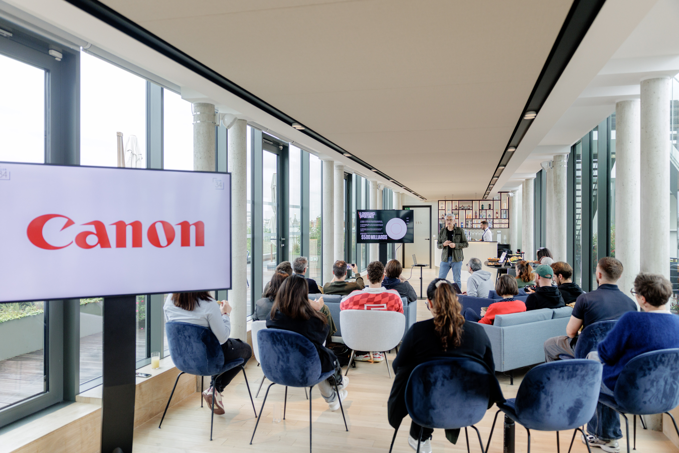 Présentation presse des nouveaux hybrides Canon EOS R au Rooftop Courcelles à Paris