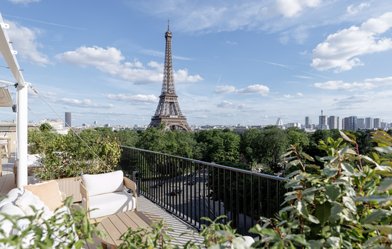 Privatisation d'un rooftop face à la tour Eiffel pour une soirée Web3