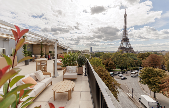 Salons du Rooftop Trocadéro avec vue sur la tour Eiffel