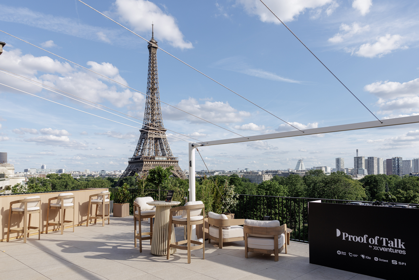 Side event Proof of Talk sur le Rooftop Trocadéro face à la tour Eiffel