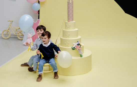 Studio photo pour enfants avec gâteau décor lors de l'événement Bonton